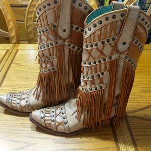 Absolutely gorgeous Corral fringed boots s…